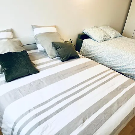 T2 Merignac, Tram, Airport, 6p *