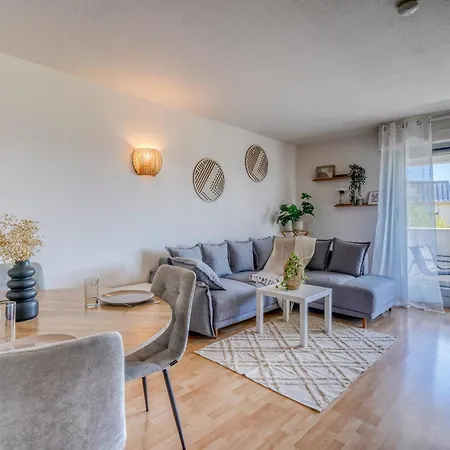 T2 Mérignac, Tram, Airport, 6p Appartement