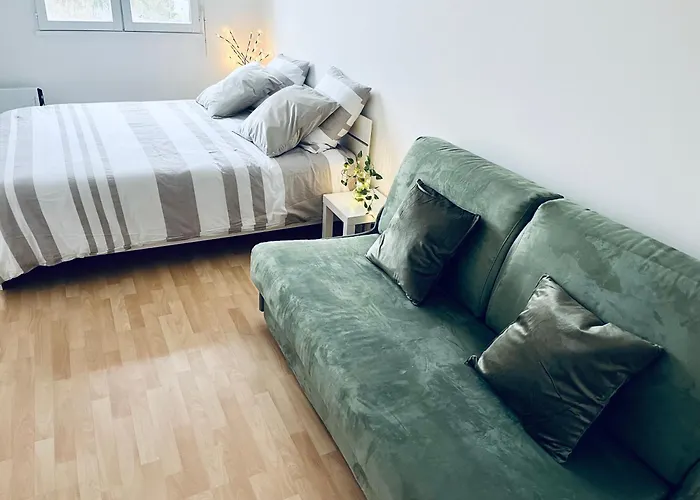 T2 Merignac, Tram, Airport, 6p