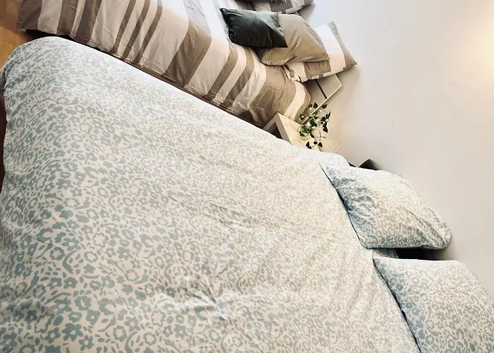 T2 Merignac, Tram, Airport, 6p *